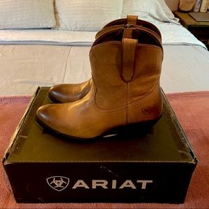 New in box‼️ Ariat Darla boot